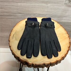 3/30$ Soft black leather insulated ladies gloves size medium - interior lining
